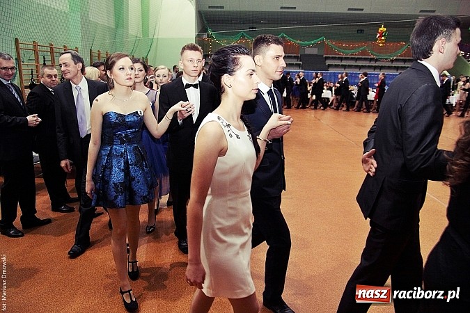 Zdjęcie w galerii na portalu naszraciborz.pl: Studniówka w Arenie Rafako. Tak się bawi I LO! wiadomości z regionu