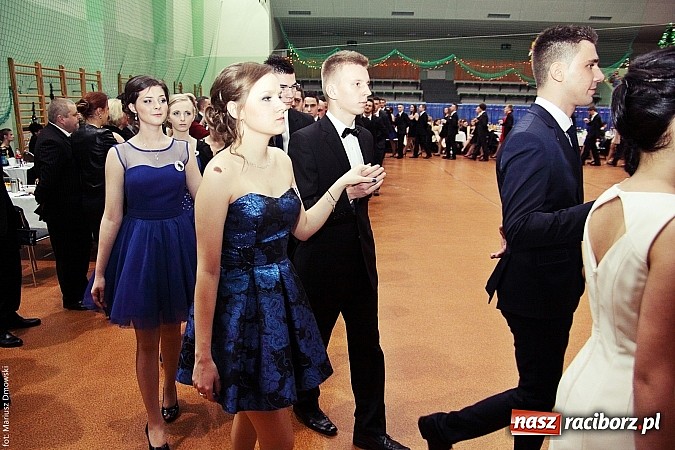 Zdjęcie w galerii na portalu naszraciborz.pl: Studniówka w Arenie Rafako. Tak się bawi I LO! wiadomości z regionu