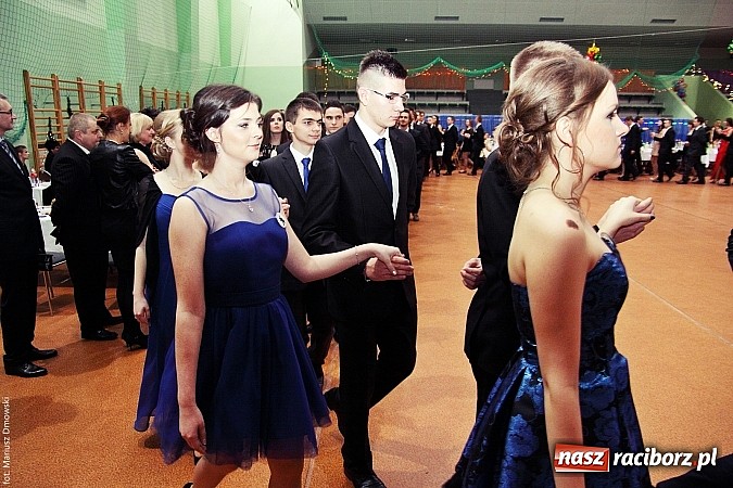 Zdjęcie w galerii na portalu naszraciborz.pl: Studniówka w Arenie Rafako. Tak się bawi I LO! wiadomości z regionu