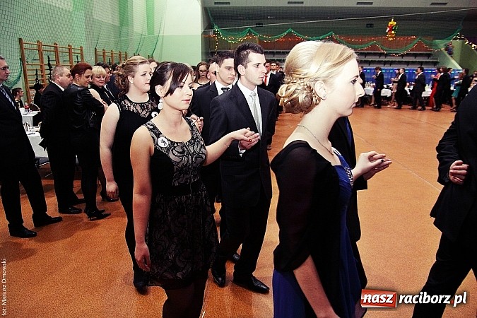 Zdjęcie w galerii na portalu naszraciborz.pl: Studniówka w Arenie Rafako. Tak się bawi I LO! wiadomości z regionu