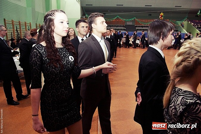 Zdjęcie w galerii na portalu naszraciborz.pl: Studniówka w Arenie Rafako. Tak się bawi I LO! wiadomości z regionu