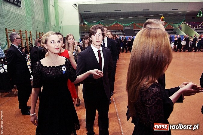 Zdjęcie w galerii na portalu naszraciborz.pl: Studniówka w Arenie Rafako. Tak się bawi I LO! wiadomości z regionu