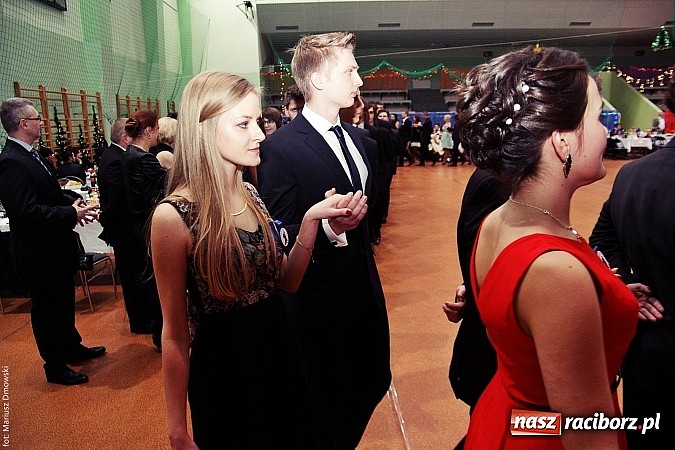 Zdjęcie w galerii na portalu naszraciborz.pl: Studniówka w Arenie Rafako. Tak się bawi I LO! wiadomości z regionu