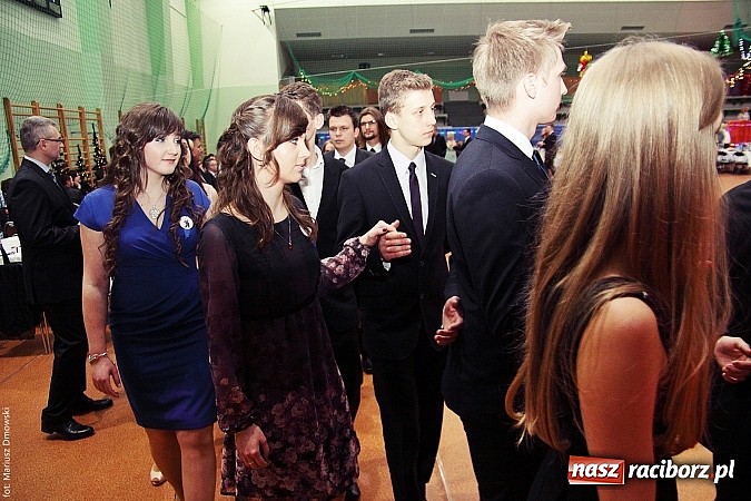 Zdjęcie w galerii na portalu naszraciborz.pl: Studniówka w Arenie Rafako. Tak się bawi I LO! wiadomości z regionu