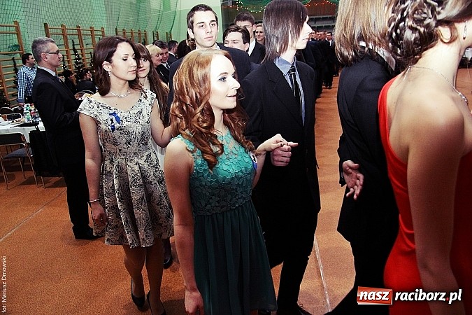 Zdjęcie w galerii na portalu naszraciborz.pl: Studniówka w Arenie Rafako. Tak się bawi I LO! wiadomości z regionu