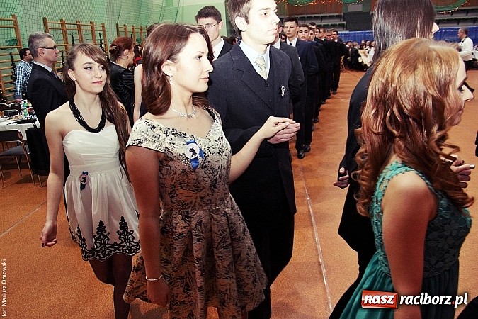 Zdjęcie w galerii na portalu naszraciborz.pl: Studniówka w Arenie Rafako. Tak się bawi I LO! wiadomości z regionu