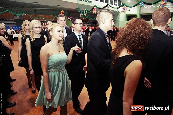 Zdjęcie w galerii na portalu naszraciborz.pl: Studniówka w Arenie Rafako. Tak się bawi I LO! wiadomości z regionu