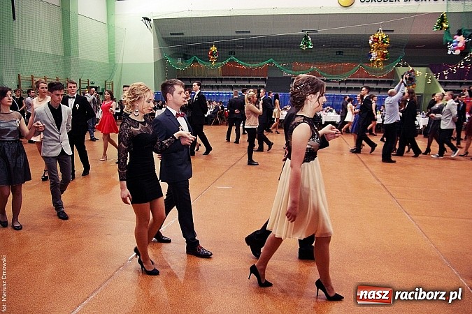 Zdjęcie w galerii na portalu naszraciborz.pl: Studniówka w Arenie Rafako. Tak się bawi I LO! wiadomości z regionu