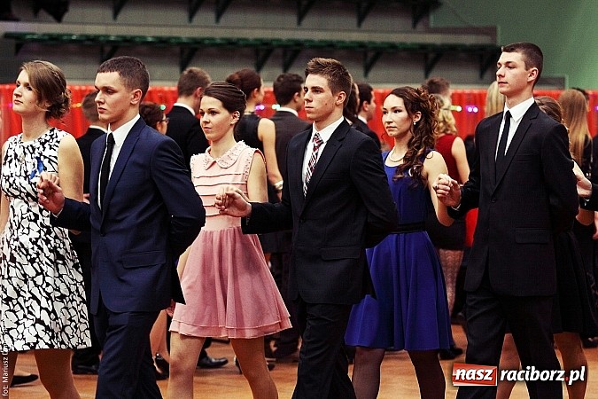 Zdjęcie w galerii na portalu naszraciborz.pl: Studniówka w Arenie Rafako. Tak się bawi I LO! wiadomości z regionu