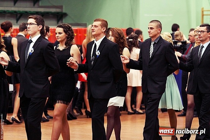 Zdjęcie w galerii na portalu naszraciborz.pl: Studniówka w Arenie Rafako. Tak się bawi I LO! wiadomości z regionu