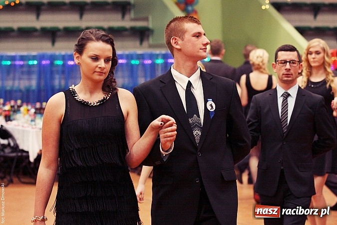 Zdjęcie w galerii na portalu naszraciborz.pl: Studniówka w Arenie Rafako. Tak się bawi I LO! wiadomości z regionu