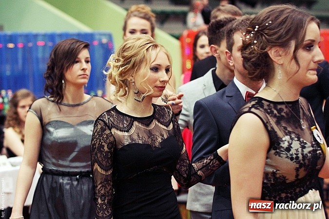 Zdjęcie w galerii na portalu naszraciborz.pl: Studniówka w Arenie Rafako. Tak się bawi I LO! wiadomości z regionu