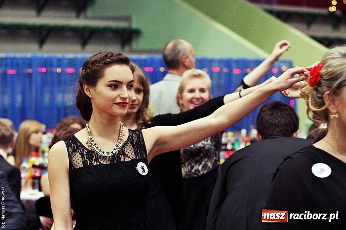 Zdjęcie w galerii na portalu naszraciborz.pl: Studniówka w Arenie Rafako. Tak się bawi I LO! wiadomości z regionu