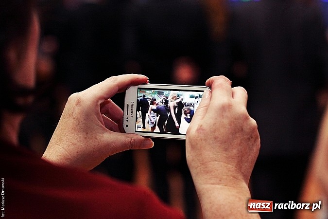 Zdjęcie w galerii na portalu naszraciborz.pl: Studniówka w Arenie Rafako. Tak się bawi I LO! wiadomości z regionu