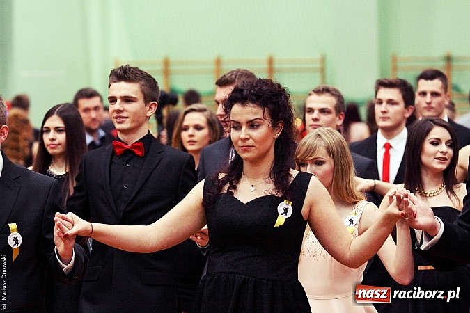 Zdjęcie w galerii na portalu naszraciborz.pl: Studniówka w Arenie Rafako. Tak się bawi I LO! wiadomości z regionu