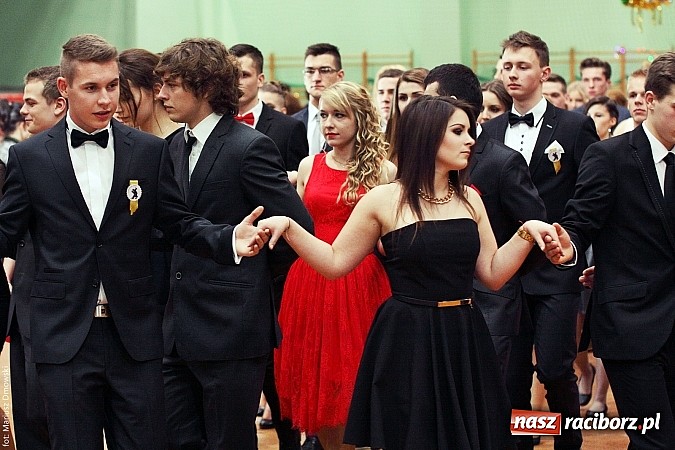 Zdjęcie w galerii na portalu naszraciborz.pl: Studniówka w Arenie Rafako. Tak się bawi I LO! wiadomości z regionu