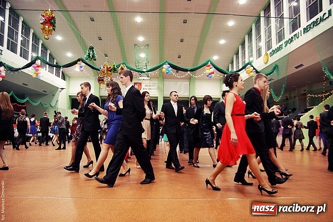 Zdjęcie w galerii na portalu naszraciborz.pl: Studniówka w Arenie Rafako. Tak się bawi I LO! wiadomości z regionu