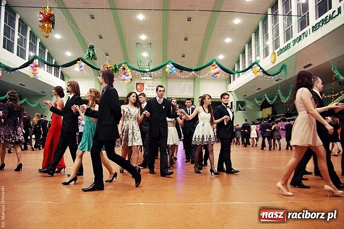 Zdjęcie w galerii na portalu naszraciborz.pl: Studniówka w Arenie Rafako. Tak się bawi I LO! wiadomości z regionu