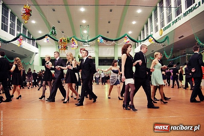 Zdjęcie w galerii na portalu naszraciborz.pl: Studniówka w Arenie Rafako. Tak się bawi I LO! wiadomości z regionu