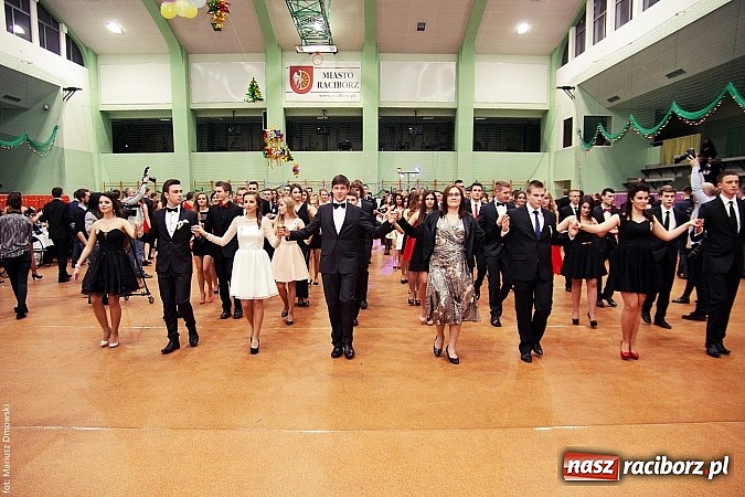 Zdjęcie w galerii na portalu naszraciborz.pl: Studniówka w Arenie Rafako. Tak się bawi I LO! wiadomości z regionu