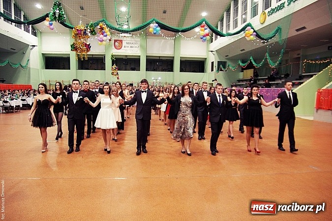 Zdjęcie w galerii na portalu naszraciborz.pl: Studniówka w Arenie Rafako. Tak się bawi I LO! wiadomości z regionu