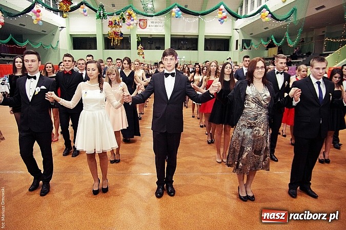 Zdjęcie w galerii na portalu naszraciborz.pl: Studniówka w Arenie Rafako. Tak się bawi I LO! wiadomości z regionu