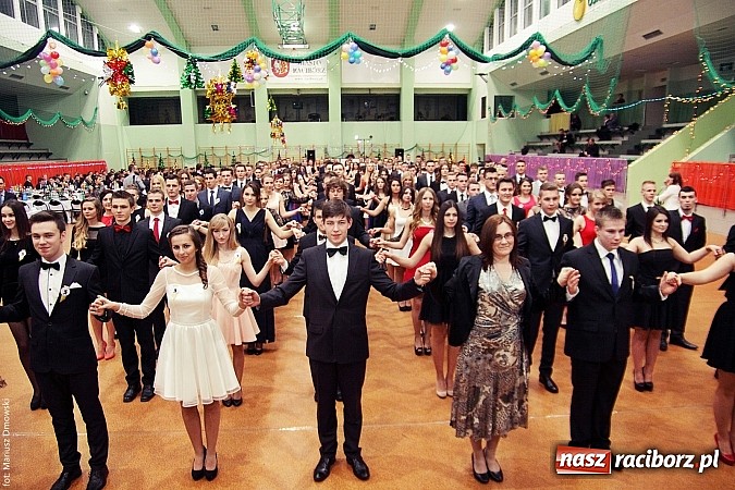 Zdjęcie w galerii na portalu naszraciborz.pl: Studniówka w Arenie Rafako. Tak się bawi I LO! wiadomości z regionu