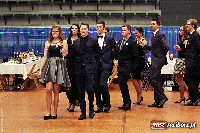 Zdjęcie w galerii na portalu naszraciborz.pl: Studniówka w Arenie Rafako. Tak się bawi I LO! wiadomości z regionu