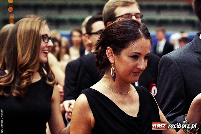 Zdjęcie w galerii na portalu naszraciborz.pl: Studniówka w Arenie Rafako. Tak się bawi I LO! wiadomości z regionu