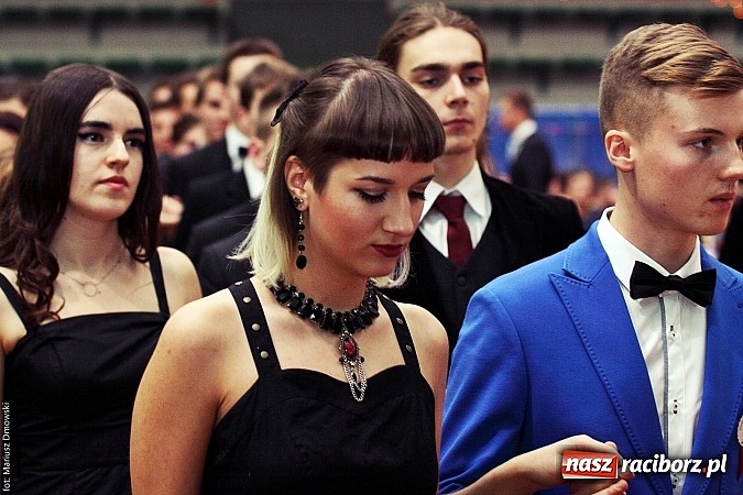 Zdjęcie w galerii na portalu naszraciborz.pl: Studniówka w Arenie Rafako. Tak się bawi I LO! wiadomości z regionu