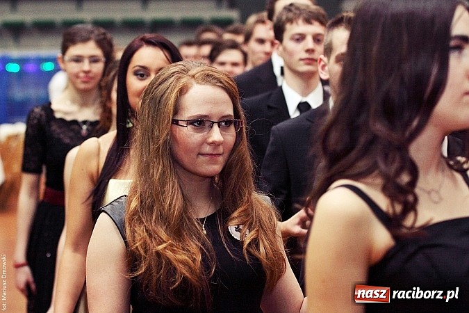 Zdjęcie w galerii na portalu naszraciborz.pl: Studniówka w Arenie Rafako. Tak się bawi I LO! wiadomości z regionu