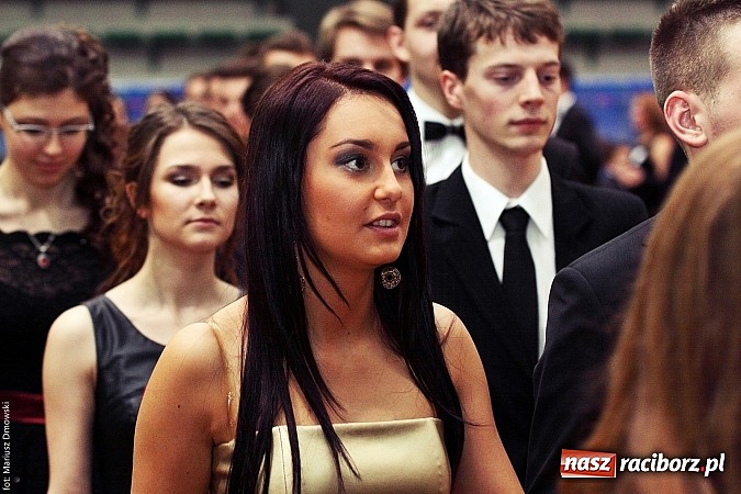 Zdjęcie w galerii na portalu naszraciborz.pl: Studniówka w Arenie Rafako. Tak się bawi I LO! wiadomości z regionu