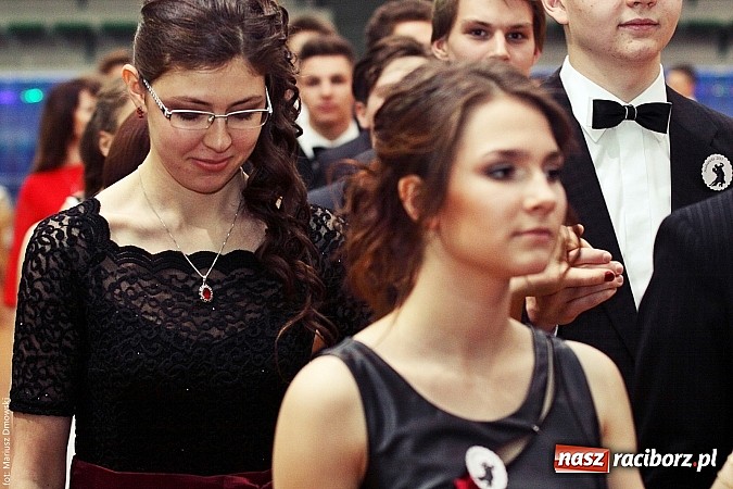 Zdjęcie w galerii na portalu naszraciborz.pl: Studniówka w Arenie Rafako. Tak się bawi I LO! wiadomości z regionu