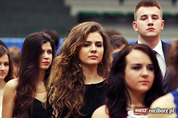 Zdjęcie w galerii na portalu naszraciborz.pl: Studniówka w Arenie Rafako. Tak się bawi I LO! wiadomości z regionu