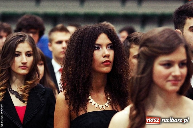 Zdjęcie w galerii na portalu naszraciborz.pl: Studniówka w Arenie Rafako. Tak się bawi I LO! wiadomości z regionu