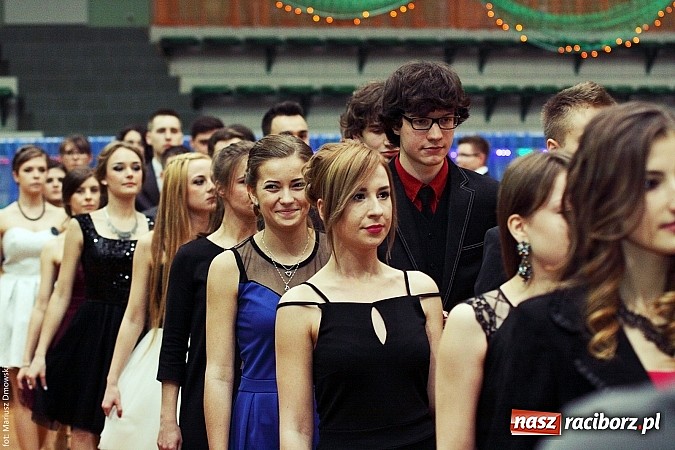 Zdjęcie w galerii na portalu naszraciborz.pl: Studniówka w Arenie Rafako. Tak się bawi I LO! wiadomości z regionu