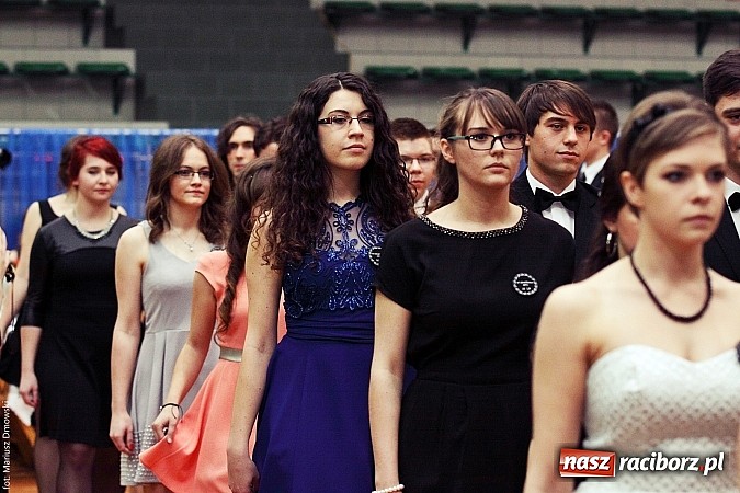 Zdjęcie w galerii na portalu naszraciborz.pl: Studniówka w Arenie Rafako. Tak się bawi I LO! wiadomości z regionu