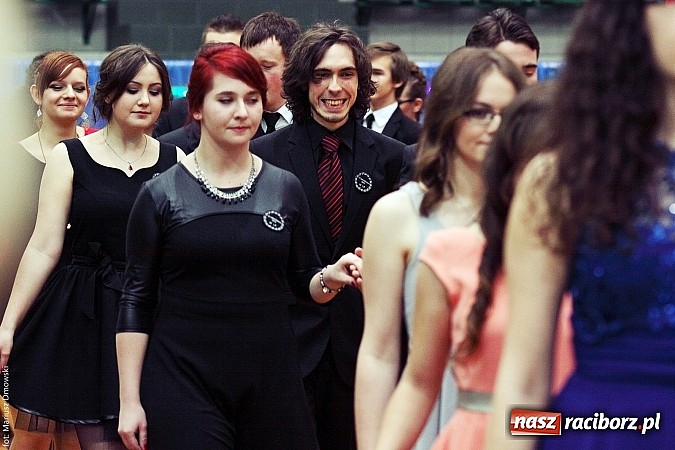 Zdjęcie w galerii na portalu naszraciborz.pl: Studniówka w Arenie Rafako. Tak się bawi I LO! wiadomości z regionu