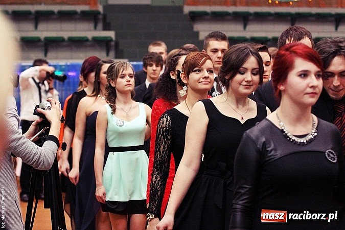 Zdjęcie w galerii na portalu naszraciborz.pl: Studniówka w Arenie Rafako. Tak się bawi I LO! wiadomości z regionu