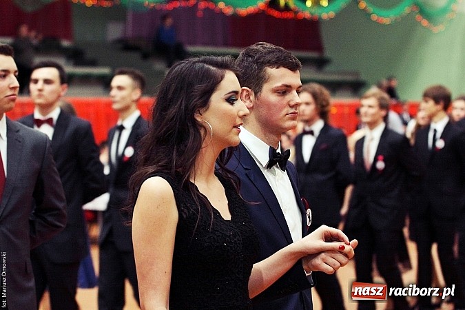 Zdjęcie w galerii na portalu naszraciborz.pl: Studniówka w Arenie Rafako. Tak się bawi I LO! wiadomości z regionu