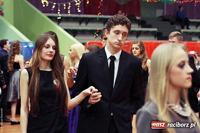 Zdjęcie w galerii na portalu naszraciborz.pl: Studniówka w Arenie Rafako. Tak się bawi I LO! wiadomości z regionu