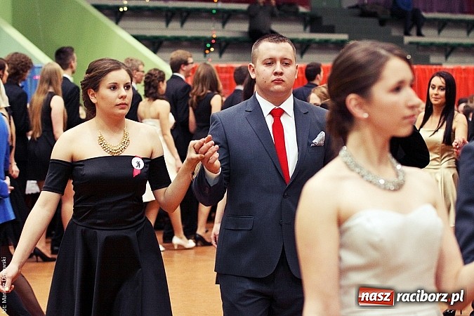 Zdjęcie w galerii na portalu naszraciborz.pl: Studniówka w Arenie Rafako. Tak się bawi I LO! wiadomości z regionu