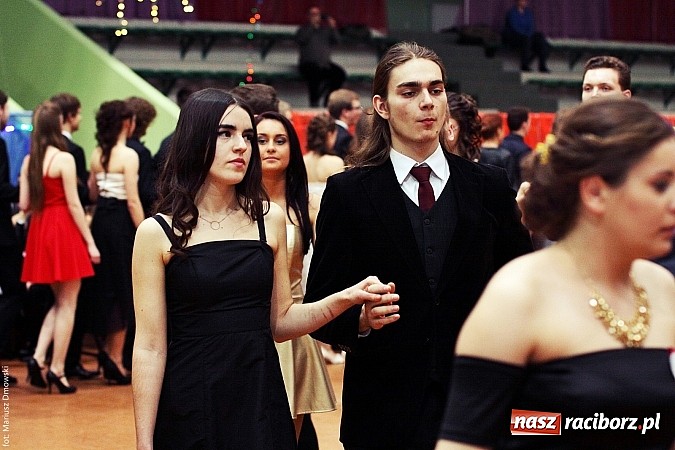 Zdjęcie w galerii na portalu naszraciborz.pl: Studniówka w Arenie Rafako. Tak się bawi I LO! wiadomości z regionu