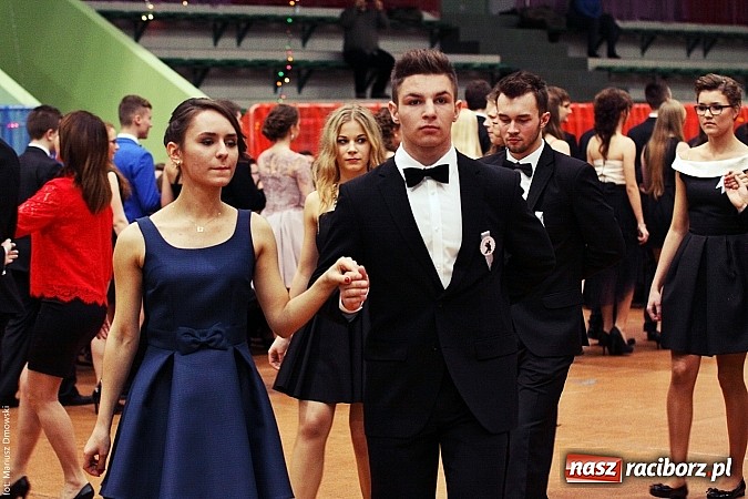 Zdjęcie w galerii na portalu naszraciborz.pl: Studniówka w Arenie Rafako. Tak się bawi I LO! wiadomości z regionu