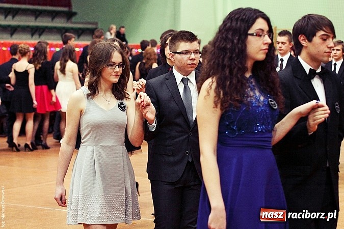 Zdjęcie w galerii na portalu naszraciborz.pl: Studniówka w Arenie Rafako. Tak się bawi I LO! wiadomości z regionu