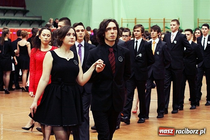 Zdjęcie w galerii na portalu naszraciborz.pl: Studniówka w Arenie Rafako. Tak się bawi I LO! wiadomości z regionu