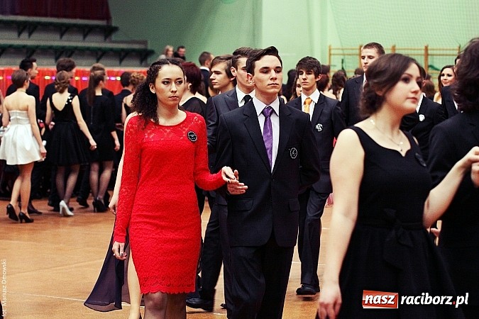 Zdjęcie w galerii na portalu naszraciborz.pl: Studniówka w Arenie Rafako. Tak się bawi I LO! wiadomości z regionu