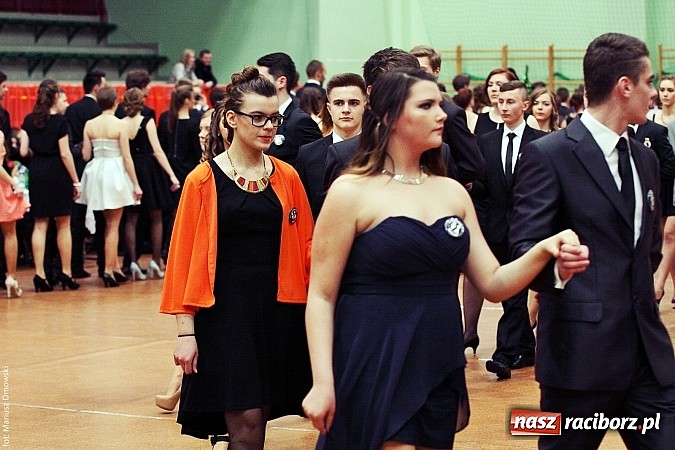 Zdjęcie w galerii na portalu naszraciborz.pl: Studniówka w Arenie Rafako. Tak się bawi I LO! wiadomości z regionu