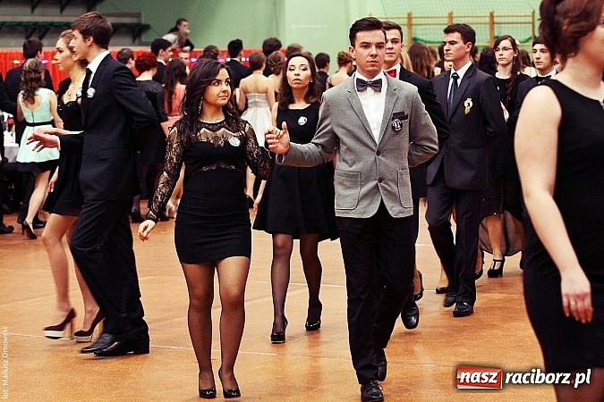 Zdjęcie w galerii na portalu naszraciborz.pl: Studniówka w Arenie Rafako. Tak się bawi I LO! wiadomości z regionu