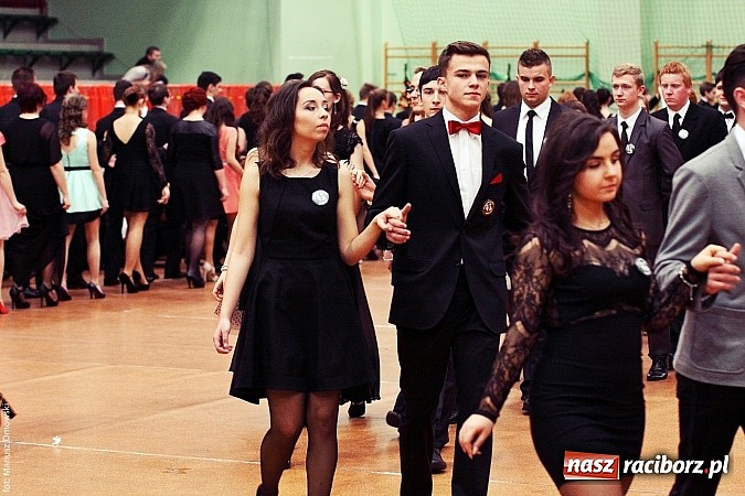 Zdjęcie w galerii na portalu naszraciborz.pl: Studniówka w Arenie Rafako. Tak się bawi I LO! wiadomości z regionu